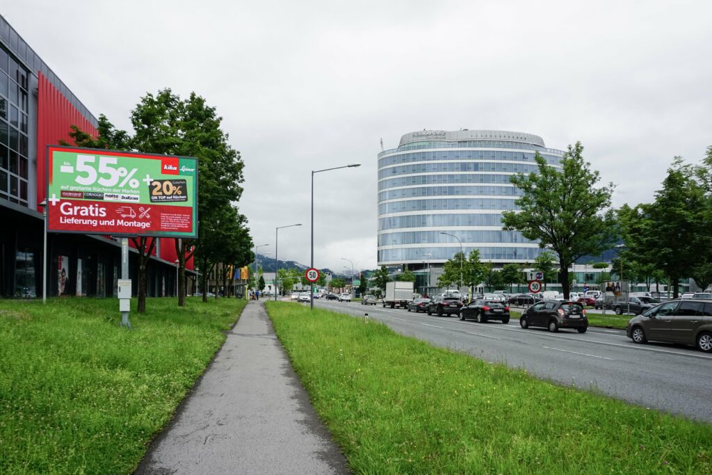 werbedreieck_Digitale Werbefläche_Dornbirn_Messepark_Werbedreieck_(c)Elisa Moosbrugger